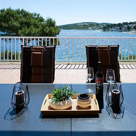 Διαμέρισμα Sea View Zure